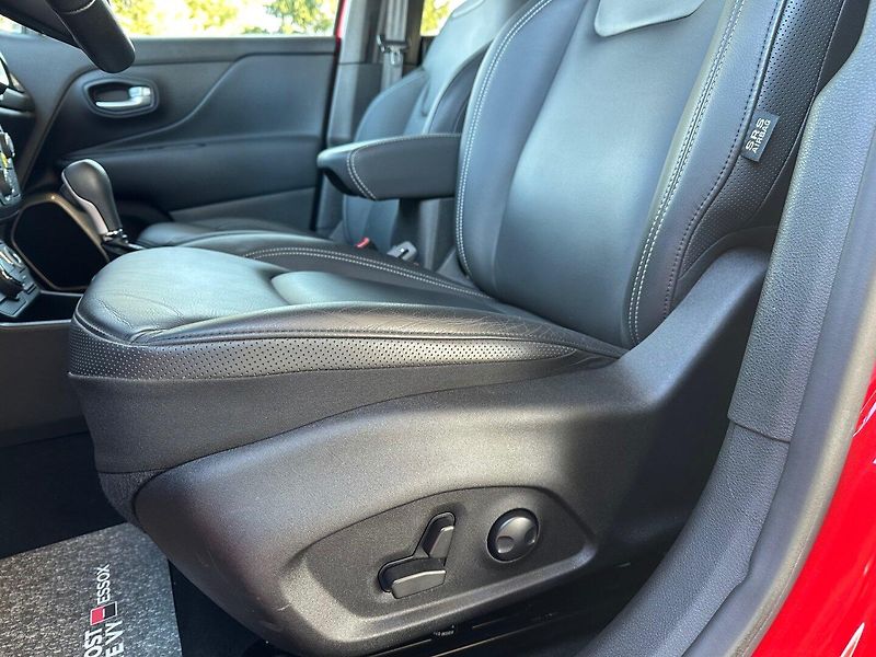Jeep Renegade (2023) 1.3T PHEV 4xe NAVI - fotka 9 z 18