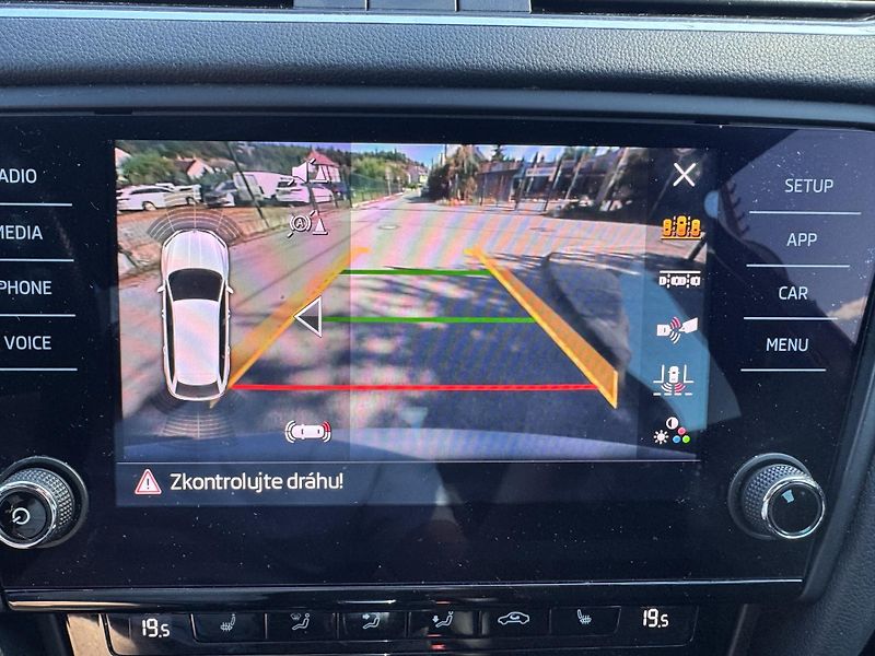 Škoda Octavia (2020) RS 2.0TSI 180kW DSG ACC LED ČR - fotka 19 z 29