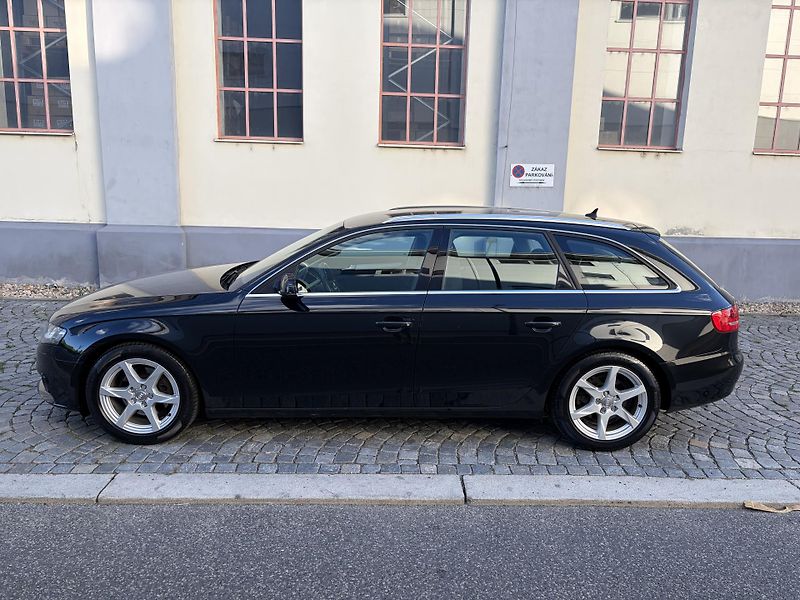 Audi A4 2,0 TDI, manual, nehavarovane - fotka 10 z 26