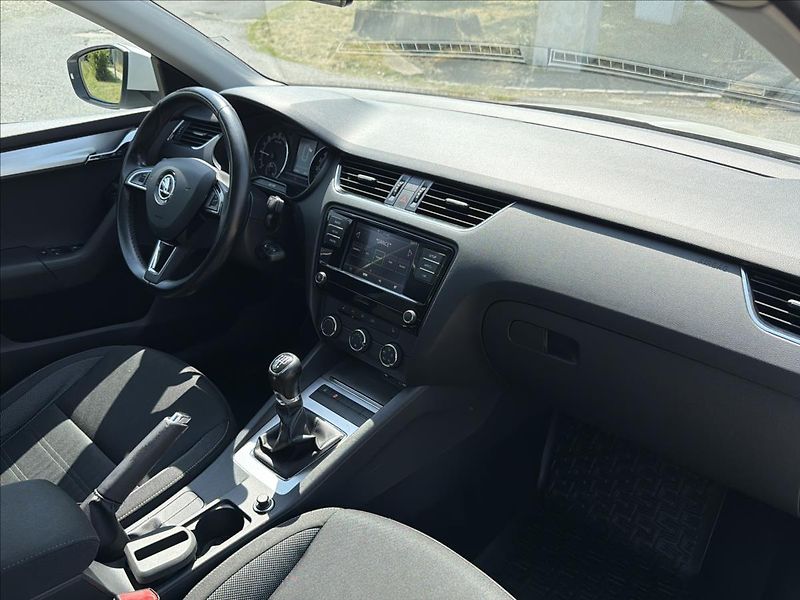 Škoda Octavia 1,6 TDi 85 Kw Ambition ČR DPH - fotka 11 z 30