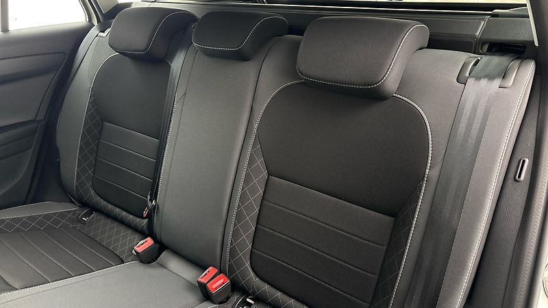 Škoda Fabia 1.0 TSI Ambition Combi - fotka 16 z 23
