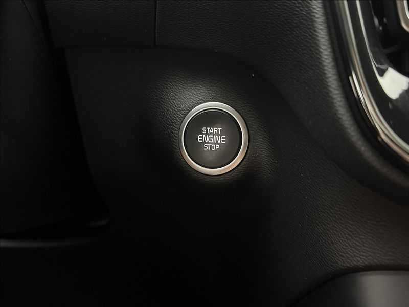 Volvo XC40 2,0 D3 AUTOMAT VÝHŘEV TAŽNÉ - fotka 14 z 41
