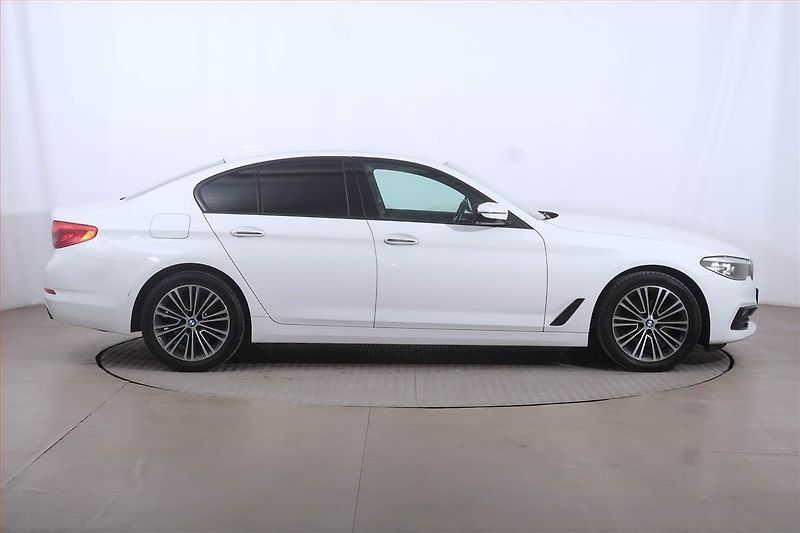 BMW Řada 5 (2017) 520d, Serv.kniha, Kůže, Navi - fotka 6 z 23