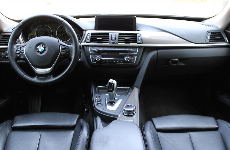 BMW Řada 3 320i GT / xDrive / HUD / 360° - fotka 25 z 49