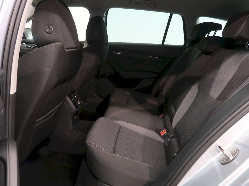 Škoda Octavia (2024) FRESH PLUS 1.5TSI 110KW ZÁRUKA - fotka 30 z 37