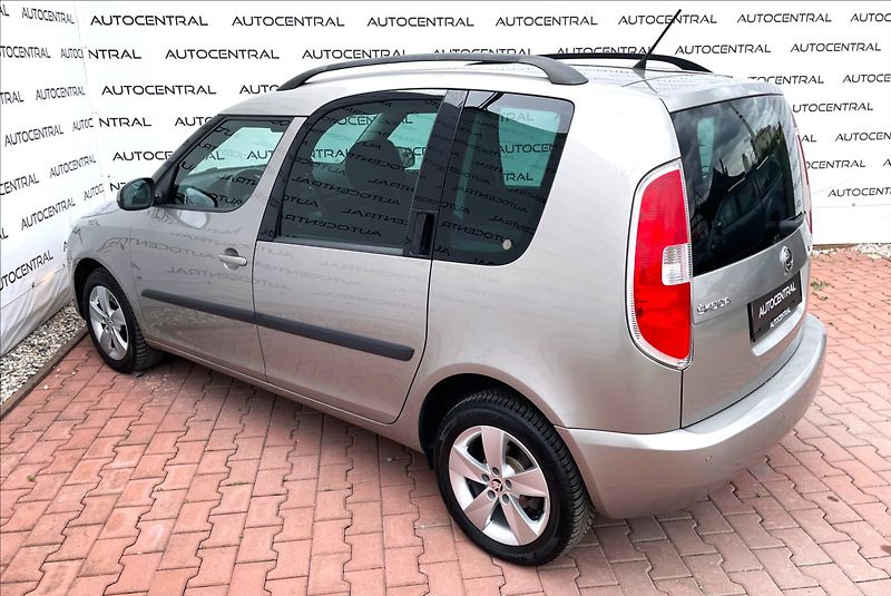 Škoda Roomster 1,2 TSi,77kW,serv.kn. - fotka 6 z 23