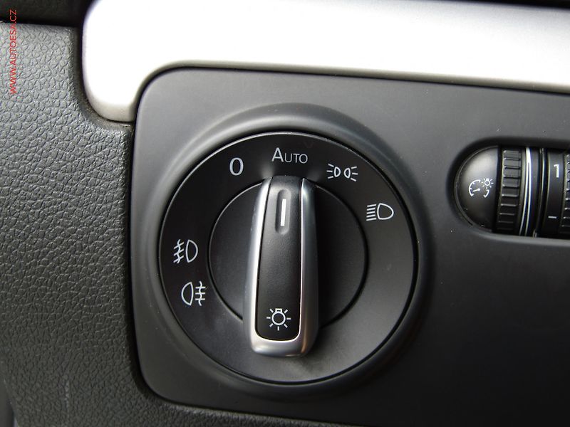 Volkswagen Golf (2008) 2.0TDi, Highline - fotka 12 z 17