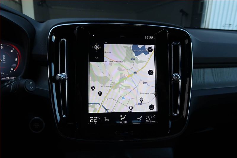 Volvo XC40 (2020) D3 AWD - fotka 16 z 22
