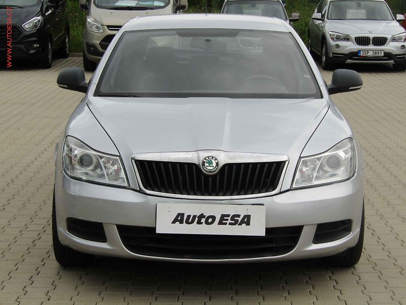 Škoda Octavia (2011) 1.2 TSi, ČR, AC, park.asist - fotka 2 z 16