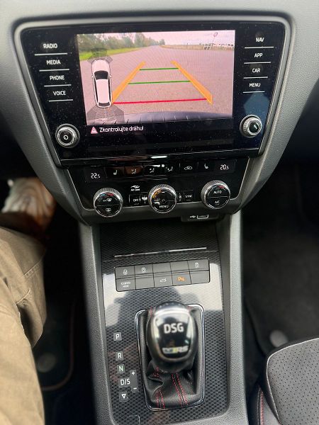 Škoda Octavia 2,0 TDI RS 135 kW 4X4 DSG ODPO - fotka 18 z 21