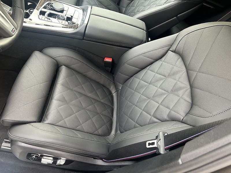 BMW X5 xDrive40d M Sport Pro - fotka 13 z 33