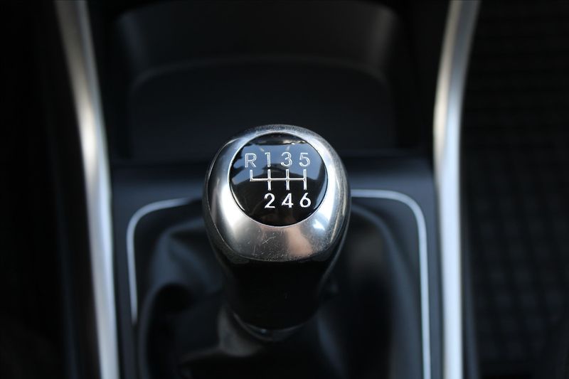 Hyundai i30 1,6 i  NOVÉ V ČR - fotka 19 z 36