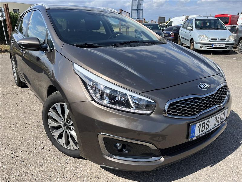 Kia Ceed 1,6 CRDi ČR KLIMA KAMERA NAVI - fotka 42 z 45