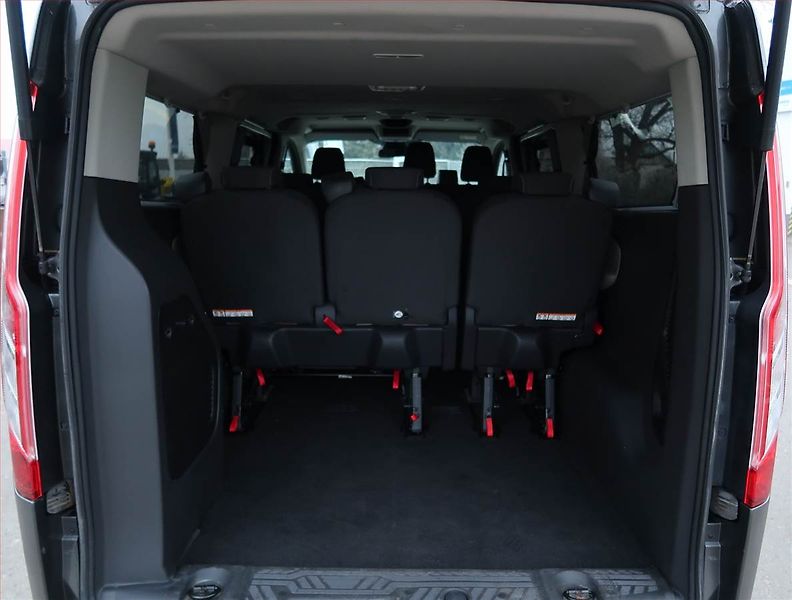 Ford Tourneo Custom (2017) Titanium 2.0 EcoBlue, 1Maj - fotka 14 z 25