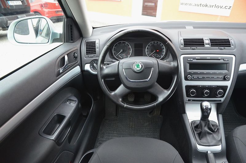 Škoda Octavia (2009) 1.6 MPi 75kW Ambition / ČR - fotka 20 z 31