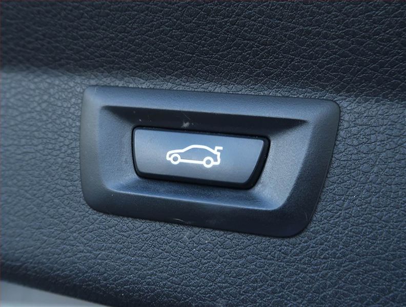 BMW Řada 2 (2015) 218d Gran Tourer, Automat - fotka 16 z 21