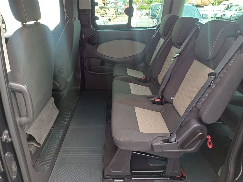 Ford Tourneo Custom 2,2 Titanium 114kW,po servisu - fotka 20 z 29