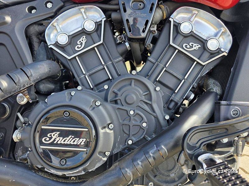 Indian (2018) Scout Bobber - fotka 9 z 20