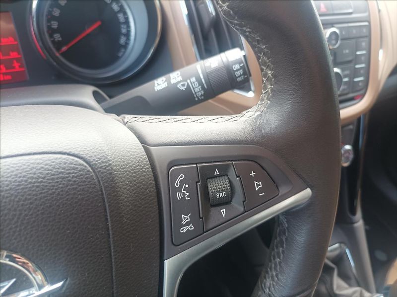 Opel Zafira 1,4 Turbo Cosmo - fotka 15 z 19