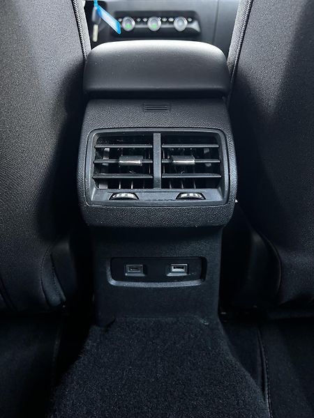 Citroën ë-C4 100kW 50kWh Feel 1.Maj DPH - fotka 21 z 23