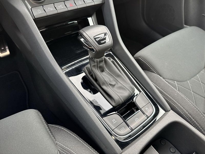 Škoda Karoq (2025) 2.0 TDI 4x4 DSG Sportline - fotka 26 z 36
