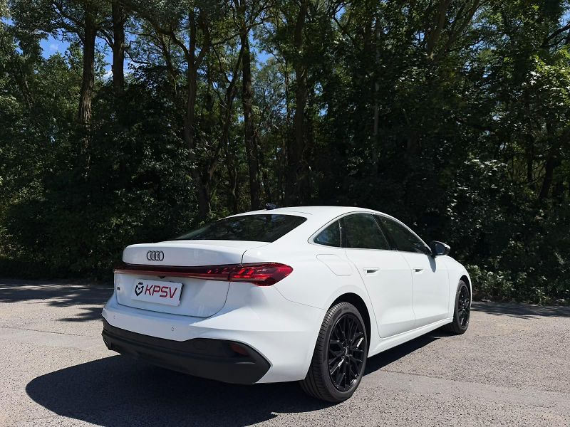 Audi A5 (2025) S-Line 2.0 TDI / 150 kW - fotka 4 z 31
