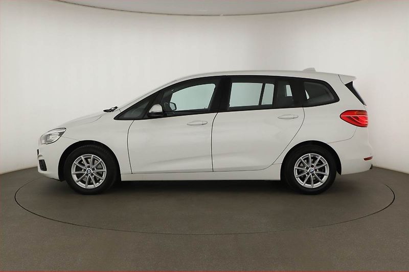 BMW Řada 2 (2016) 218i Gran Tourer, Automat - fotka 3 z 13