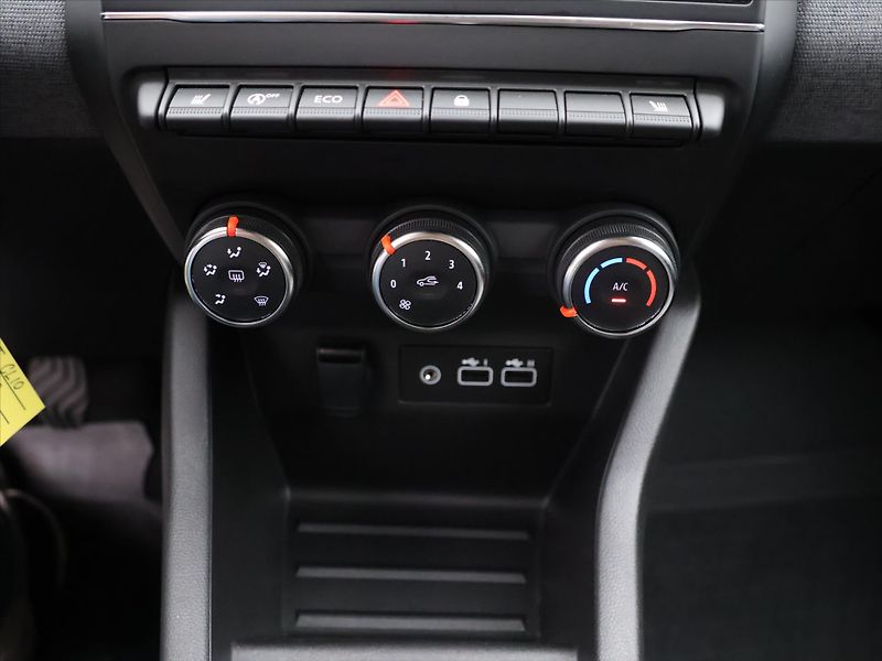 Renault Clio 1,0 TCe Evolution CZ 1.Maj - fotka 18 z 26