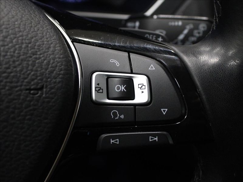 Volkswagen Tiguan 2,0 TDI Highline 4Motion DSG - fotka 19 z 39