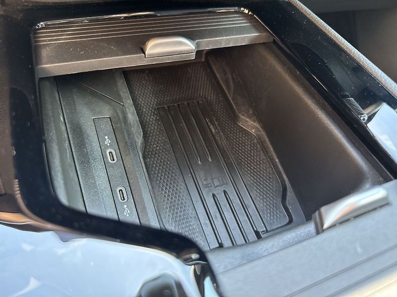 Škoda Superb (2025) 2.0 TSI 4x4 DSG Sportline - fotka 26 z 36