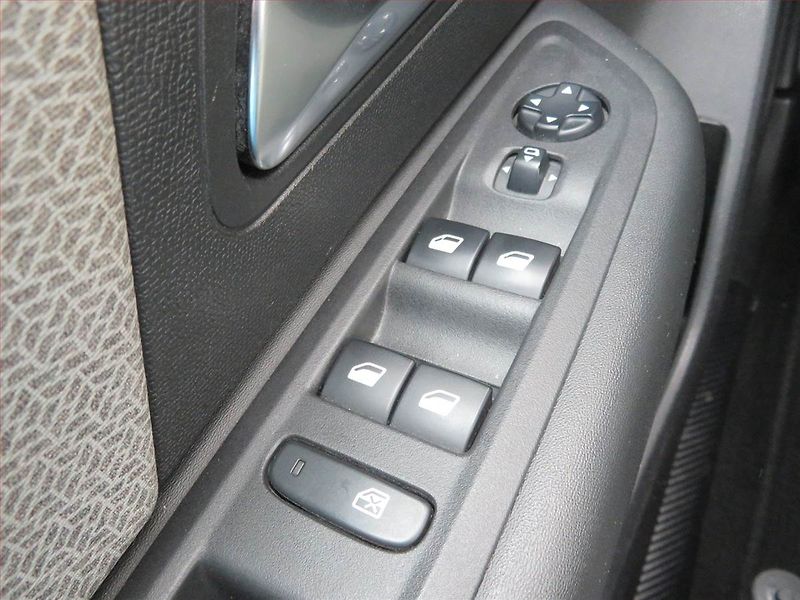 Citroën C4 (2021) 1.2 PureTech, Automat - fotka 16 z 16