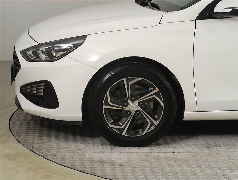 Hyundai i30 (2023) Komfort 1.0 T-GDI, ČR,1.maj - fotka 14 z 22