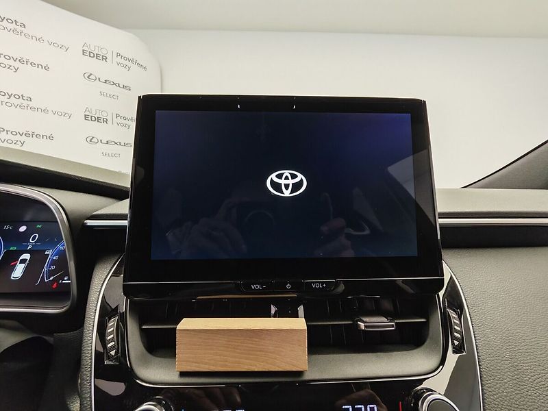 Toyota Corolla 1.8 Hybrid e-CVT GR Sport Tour - fotka 26 z 32