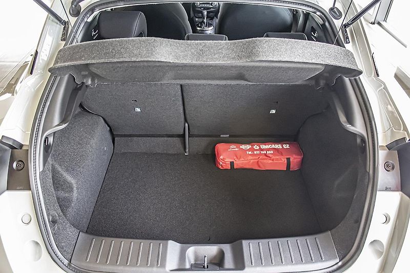 Nissan Juke 1,0 DIG-T 2WD 7DCT N-CONNECTA - fotka 4 z 6