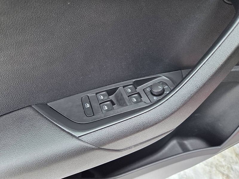 Škoda Karoq Sportline 1.5 TSI DSG tažné - fotka 14 z 45