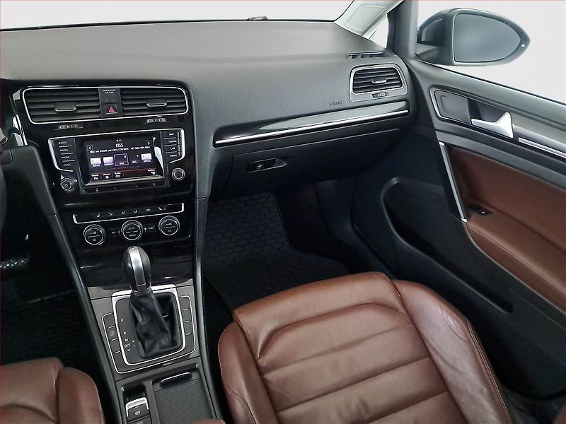 Volkswagen Golf (2014) 2.0 TDI, Automat, Serv.kniha - fotka 8 z 17