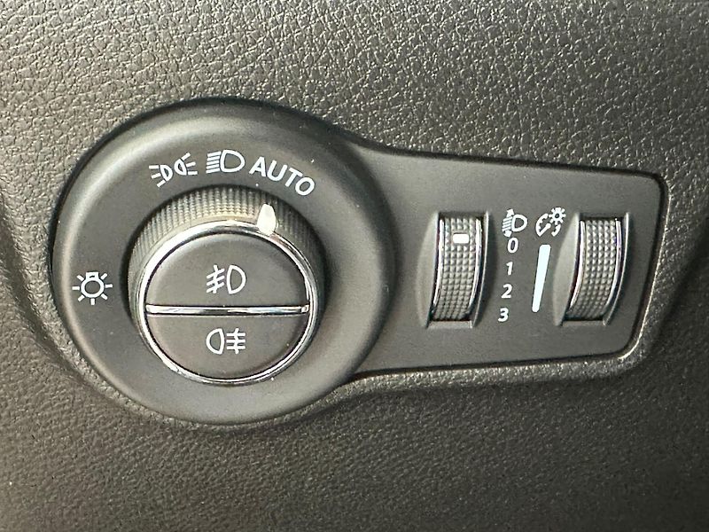 Jeep Compass 1,3T-GDi,LIMITED,130HP,ČR - fotka 19 z 27