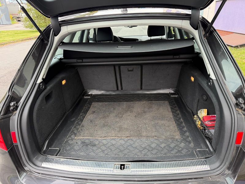 Audi A4 2,0 TDi Quattro /1.maj./ ČR /  - fotka 16 z 30