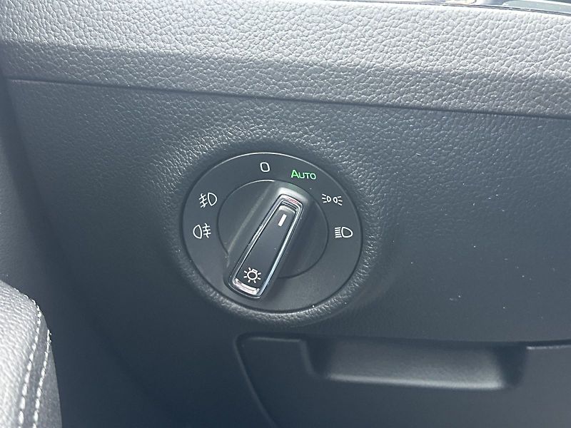 Škoda Superb (2023) Combi 2.0 TDI 4x4 DSG L&K - fotka 17 z 36