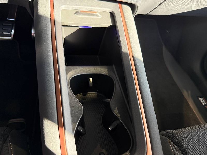 Cupra Born (2023) e-Boost 58kWh 170kW  AUTO - fotka 12 z 24