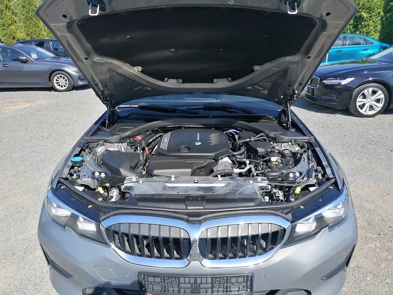 BMW Řada 3 (2022) 2.0 318D A/T Kůže - fotka 33 z 34