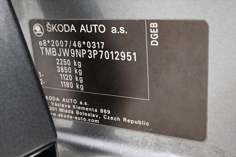 Škoda Superb 1,4 iV TSI 115kW DSG Sportline - fotka 10 z 26