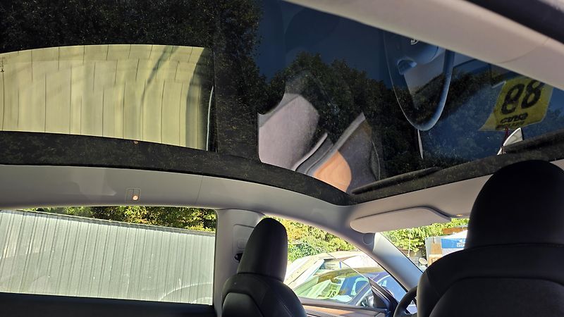 Tesla Model Y (2023) LR AWD DE Záruka SoH 93% - fotka 14 z 38