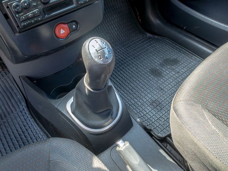 Renault Clio (2006) 1.2i 55KW - fotka 19 z 35