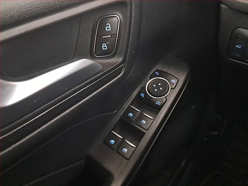 Ford Kuga (2023) ST-Line X 1.5 EcoBoost - fotka 18 z 23