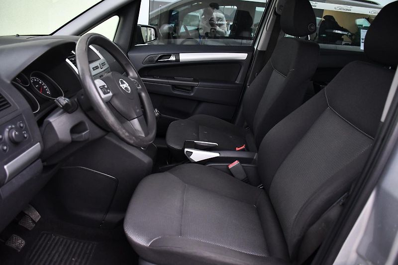 Opel Zafira 1.8i VYHŘ. SEDAČKY TAŽNÉ 7MÍST - fotka 13 z 28