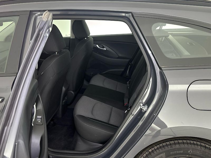 Hyundai i30 Smart DCT - fotka 8 z 27