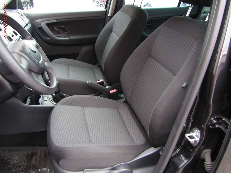 Škoda Fabia (2011) 1.2 TSi, ČR, Ambiente - fotka 9 z 15
