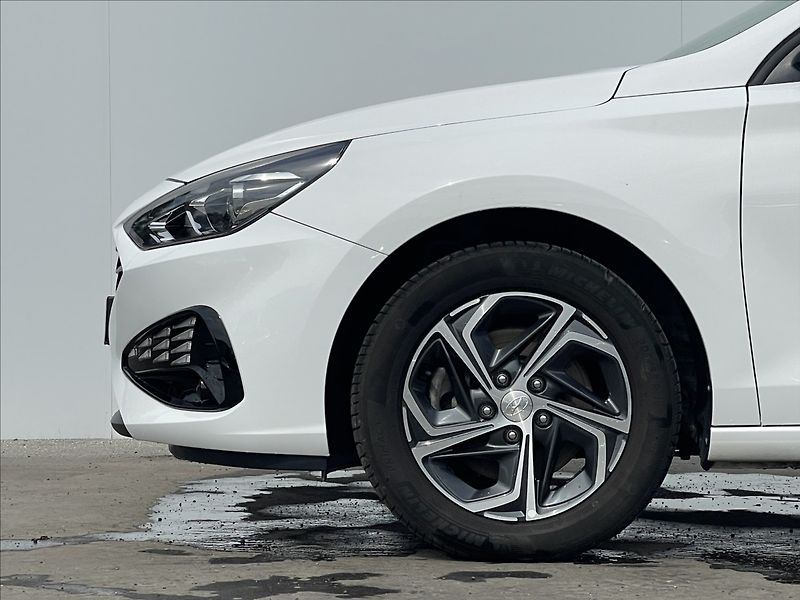 Hyundai i30 1,5 CVVT Combi Comfort - fotka 19 z 23