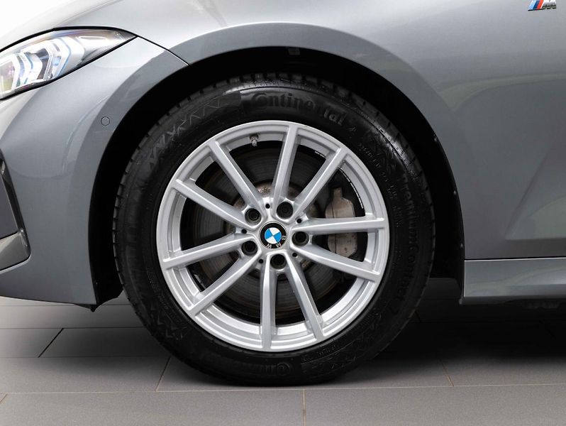 BMW Řada 3 330i xDrive - fotka 6 z 22